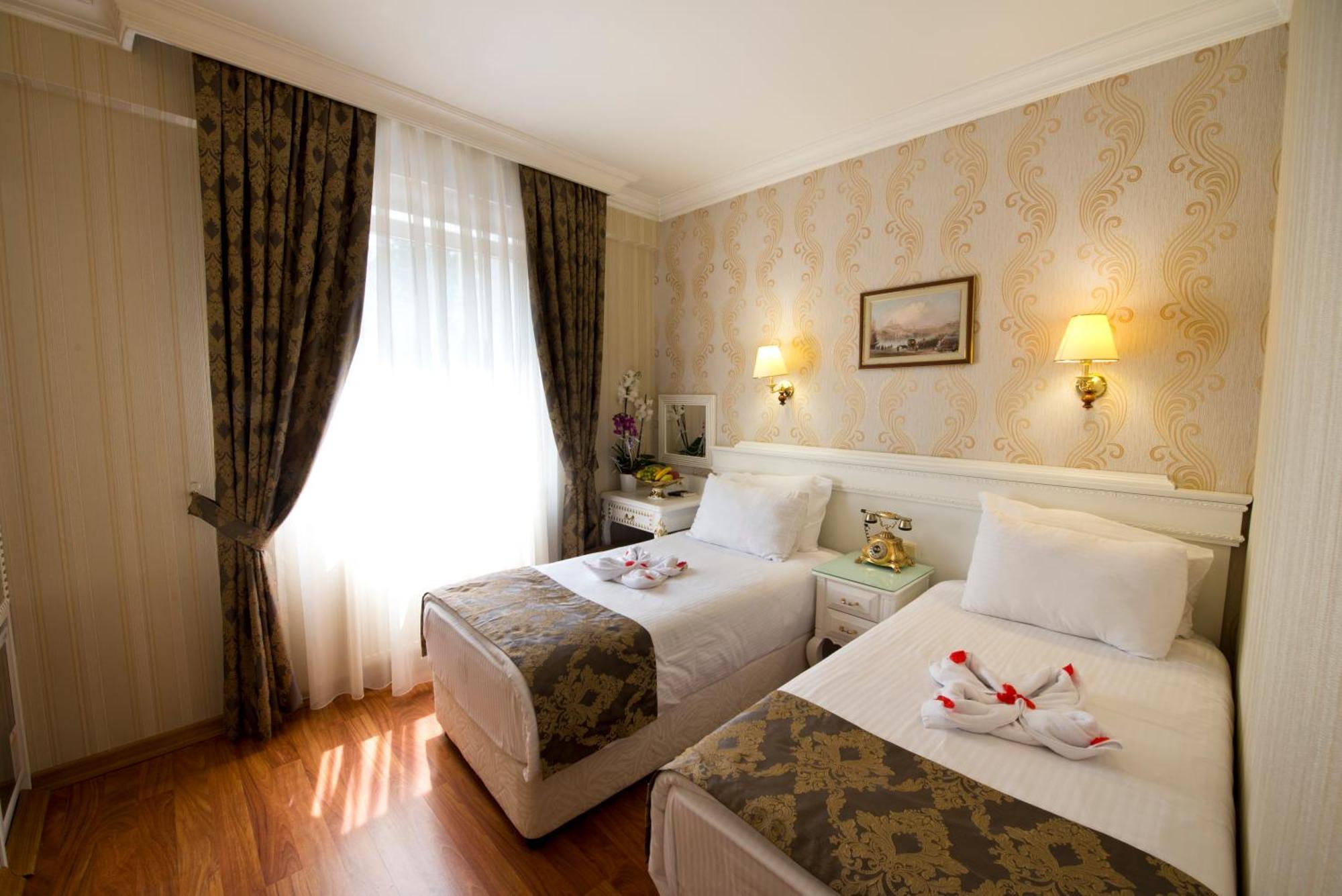 Quarto com Cama de Casal ou 2 de Solteiro